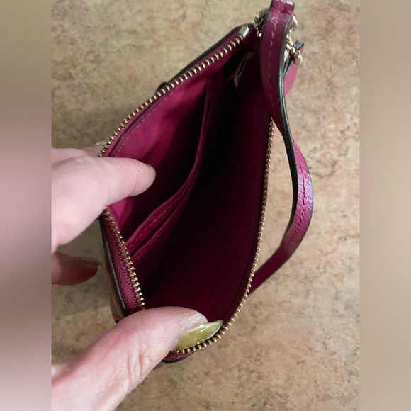 Cute little coach wallet with bow in front - Picture 4 of 5